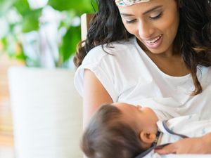 Anak Umur 2 Tahun Lebih Masih Menyusu, Ada Nggak Sih Efeknya?