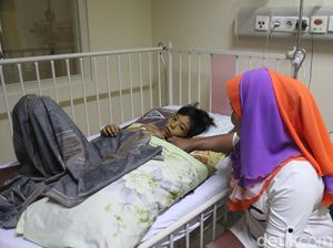 Derita Afis, Si Yatim Pengidap Kelainan Hati dan Gizi Buruk Derita Afis, Si Yatim Pengidap Kelainan Hati dan Gizi Buruk