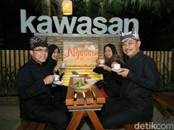 Warga Banyuwangi Ngopi Bersama Dalam Festival Ngopi Sepuluh Ewu Cingkir