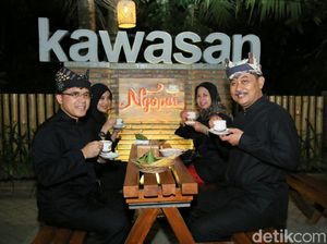 Warga Banyuwangi Ngopi Bersama Dalam Festival Ngopi Sepuluh Ewu Cingkir Warga Banyuwangi Ngopi Bersama Dalam Festival Ngopi Sepuluh Ewu Cingkir
