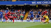 Pada menit ke-49, Chelsea berbalik tertinggal usai kebobolan oleh Roberto Pereyra. Bayang-bayang hasil buruk di tiga laga terakhir bakal berlanjut pun mulai muncul. (Foto: Eddie Keogh/REUTERS)