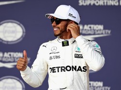 Lanjutkan Dominasinya, Hamilton Start Terdepan