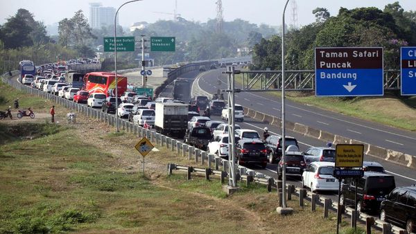 Potret Jalur Puncak yang Jadi Favorit Macet Akhir Pekan