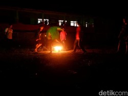 Sepakbola Api Untuk Peringati Hari Santri di Banjarnegara