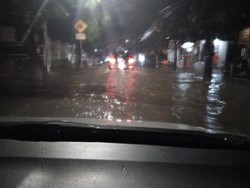 Hujan Deras, Jalan Pejaten Raya Tergenang 40 Cm