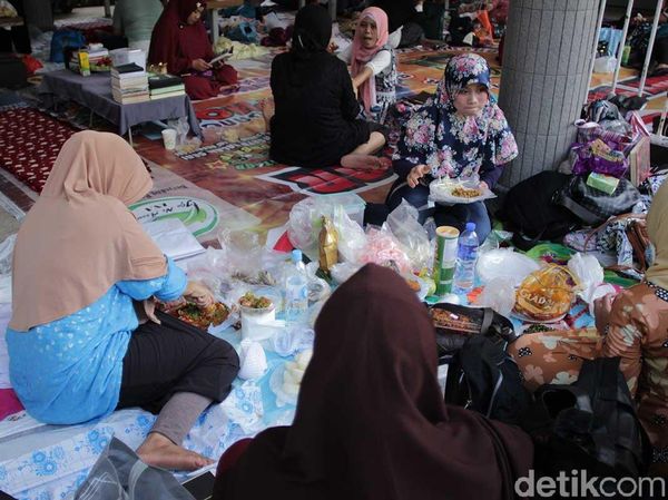 Foto: Pahlawan Devisa Piknik di Victoria Park, Hong Kong