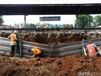 Melihat Proses Pembangunan Stasiun Klender