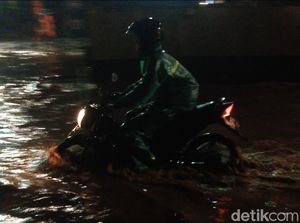 Ada Genangan, Jalan Cawang Interchange arah Cililitan Macet