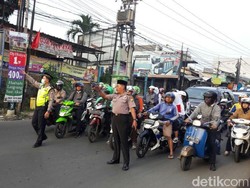 Berpeci, Cara Polisi di Depok Peringati Hari Santri