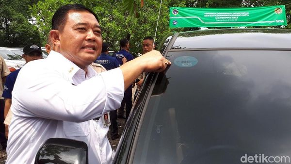 Begini Tampilan Stiker Taksi Online