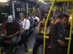 PT TransJakarta: Rute Ekspres Dapat Respons Positif Masyarakat PT TransJakarta: Rute Ekspres Dapat Respons Positif Masyarakat