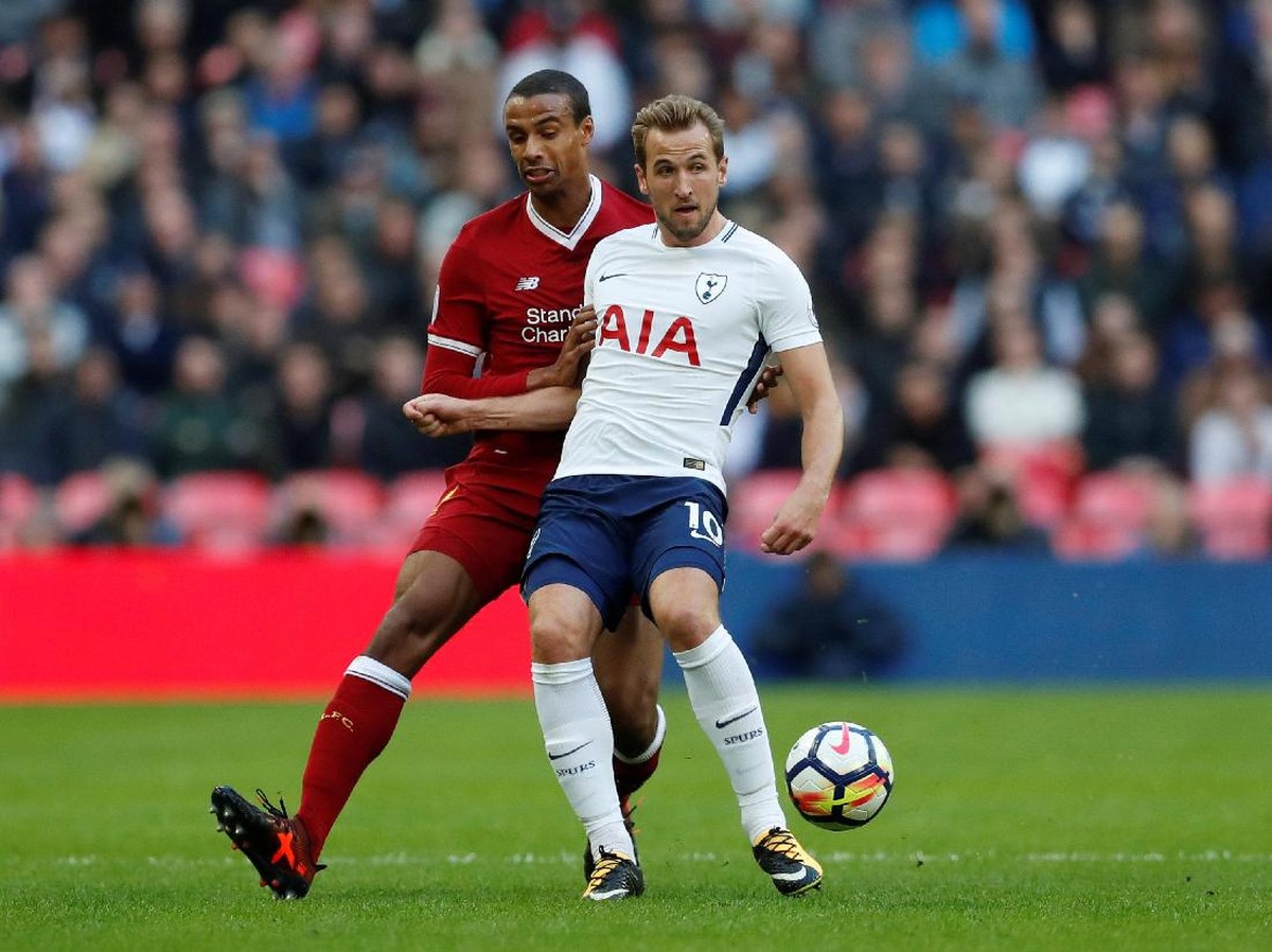 Pemain Liverpool, Joel Matip, saat melawan Tottenham Hotspur (Foto: Matthew Childs/Reuters)