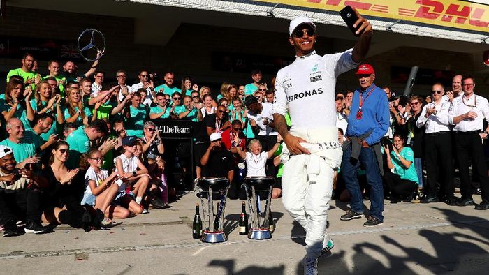 Mercedes GP Juara Dunia Konstruktor 2017 (Clive Rose/Getty Images) Mercedes GP Juara Dunia Konstruktor 2017 (Clive Rose/Getty Images)