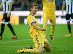 Daniele Rugani merayakan gol yang dicetak di menit ke-52. Massimo Pinca/Reuters.
