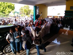 Ratusan Pelajar SMAN 6 Kota Kediri Demo, Ini Tuntutannya