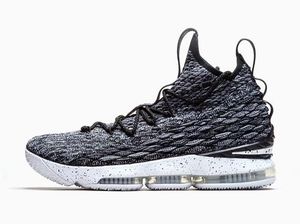 Seluk-Beluk Sock-Sneakers yang Sedang Jadi Tren Sepatu 2017