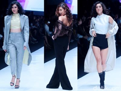 Genit, Seksi dan Menawan! Aksi Para Selebriti di Jakarta Fashion Week 2018