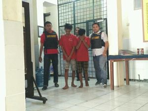 Dua Penjambret ini Tertangkap Setelah Korban Berteriak Dua Penjambret ini Tertangkap Setelah Korban Berteriak