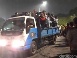 Massa Zombie AMT Bubar, Pulang Menumpang Truk Satpol PP