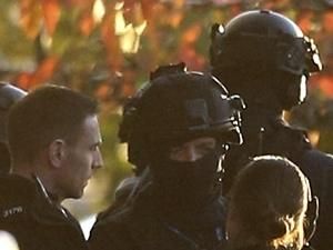 Pria Bersenjata Sandera 2 Orang di Taman Rekreasi Inggris