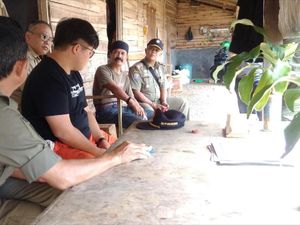 Aparat Buru 2 TKA China yang Kabur di Sukabumi Aparat Buru 2 TKA China yang Kabur di Sukabumi
