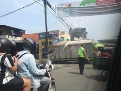 Ada Truk Terperosok, Pondok Cabe ke Lebak Bulus Macet Parah