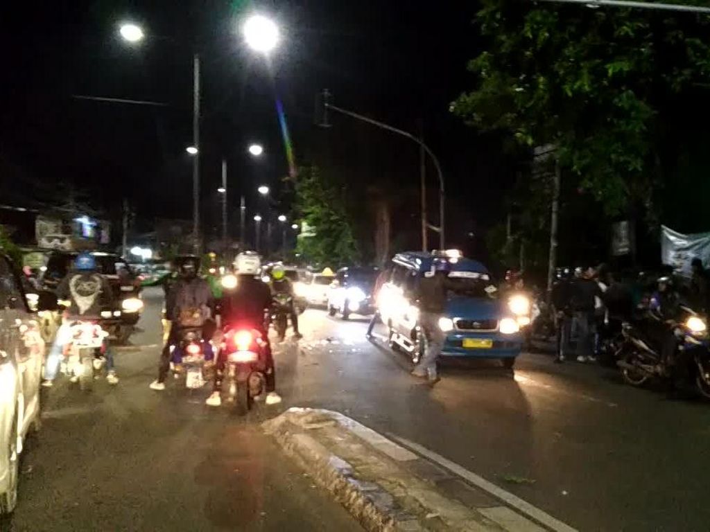 Tabrakan di Ciracas, 2 Sepeda Motor Rusak Parah Tabrakan di Ciracas, 2 Sepeda Motor Rusak Parah