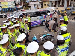 Polisi Garut Berbekal Gergaji Siap Hadapi Bencana Alam