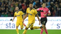 Sami Khedira merayakan gol. Dalam pertandingan ini pesepakbola asal Jerman itu tiga kali membobol gawang Udinese. Tiga gol itu dicetak di menit ke-20, 59, dan 87. Massimo Pinca/Reuters.