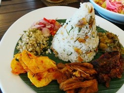 5 Tempat Ini Punya Nasi Harum dengan Tambahan Daun Jeruk hingga Kecombrang