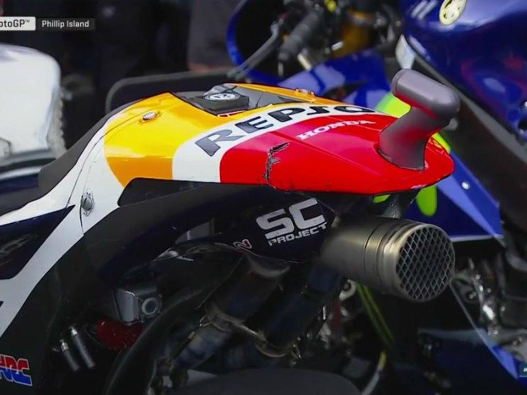 Buntut Motor Marquez Sobek, Bukti Sengitnya Balapan di Australia Buntut Motor Marquez Sobek, Bukti Sengitnya Balapan di Australia