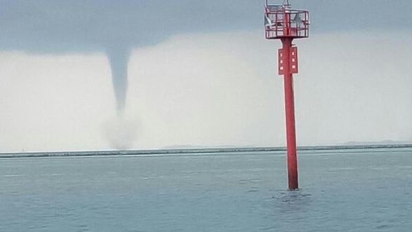 Foto: Ini Tornado Waterspout di Kepulauan Seribu yang Bikin Kaget