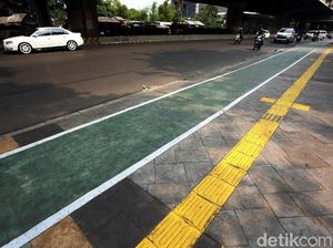 Nyamannya Jalur Pedestrian di Jalan Ahmad Yani Jakarta Timur