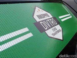 Ini Alasan Kemenhub Pasang Stiker di Taksi Online