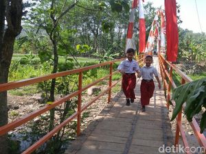 Setelah 25 Tahun, Siswa di SD ini Kini Tak Perlu Lagi Terjang Sungai