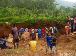 Penambang Batu Tewas Tertimbun di Batang