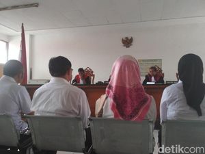 Pengacara Sebut Eks Kadis DPMPTSP Bandung Tak Nikmati Uang Pungli Pengacara Sebut Eks Kadis DPMPTSP Bandung Tak Nikmati Uang Pungli