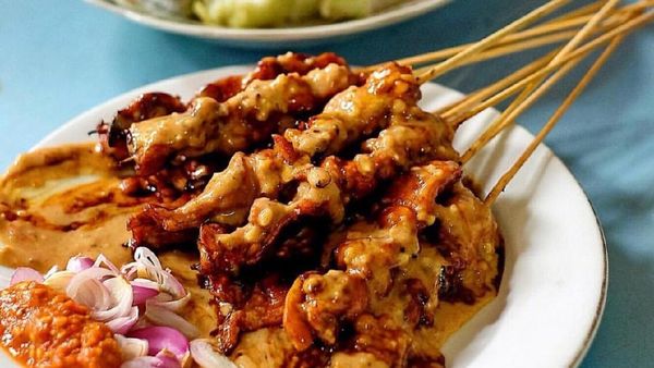 Mau Jajan Sate? Intip Dulu 9 Sate Nusantara yang Enak Ini