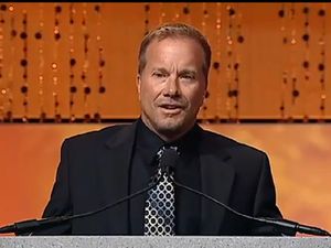 Kenalkan, Ini Todd Christopher Sang Penata Rambut Berharta Triliunan