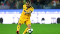 Miralem Pjanic memastikan Juve menang 6-2 setelah sepakan kerasnya merobek gawang Udinese. Aksi itu sekaligus menandai berakhirnya pertandingan. Massimo Pinca/Reuters.