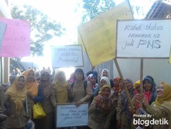 Ribuan GTT dan PTT Desak Bupati Jember Terbitkan SK