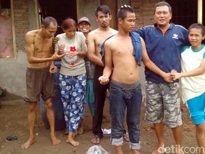 Mengenal Deni Solang Teman Orang Gila dari Sukabumi Mengenal Deni Solang Teman Orang Gila dari Sukabumi