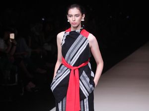 Duka Luruh Lulu Lutfi Labibi Lahirkan Koleksi Busana Lurik Kontemporer