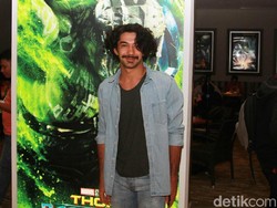 Jadi Chairil Anwar di Panggung Teater, Reza Rahadian Tumbuhkan Kumis