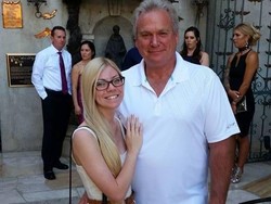 Pacaran dengan Pria Beda Usia 33 Tahun, Wanita Ini Disebut Menjijikkan