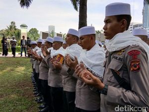 Polisi Asmaul Husna Dikerahkan Jaga Demo Perppu Ormas di Depan DPR