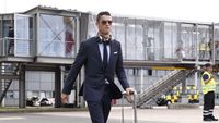 Foto: Gaya Stylish Ronaldo Sang Pemain Terbaik, Pakai Nike Hingga Hermes