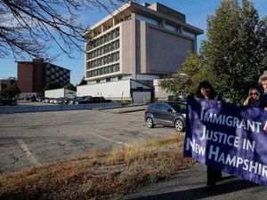 Gubernur New Hampshire Minta Trump Tidak Deportasi WNI di AS Gubernur New Hampshire Minta Trump Tidak Deportasi WNI di AS