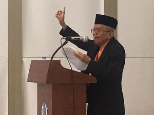 Taufiq Ismail Luncurkan Debu di Atas Debu di Seoul