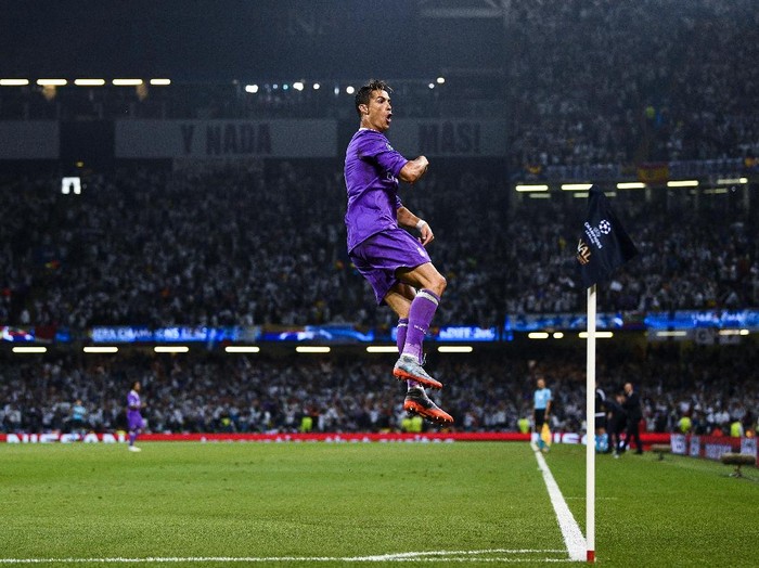 CARDIFF, WALES - JUNE 03:  Cristiano Ronaldo of Real Madrid CF celebrates after scoring his team's first goal during the UEFA Champions League Final between Juventus and Real Madrid at National Stadium of Wales on June 3, 2017 in Cardiff, Wales.  (Photo by David Ramos/Getty Images)